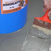 Cementitious waterproofing of swimming pools Hidroelastic